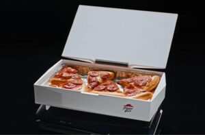 Jakie są kalorie w pizzy z Pizza Hut? Sprawdź, ile kcal ma Twoja ulubiona pizza!
