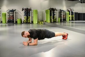 Ile kalorii spala deska? Odkryj moc planka w swoim treningu