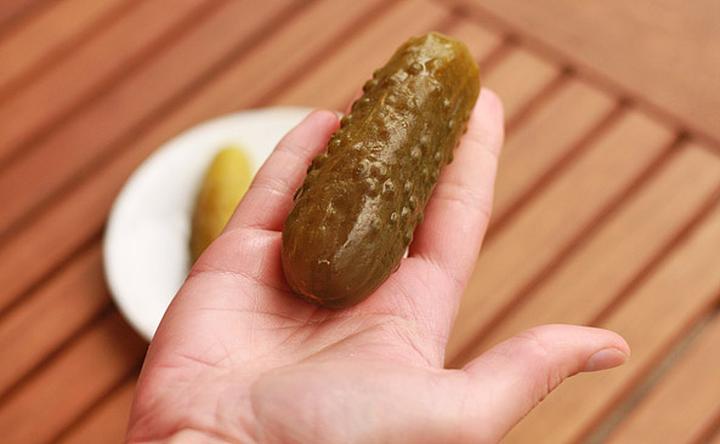 Wartości odżywcze i witaminy ogórka kiszonego