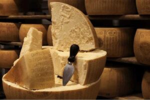 Alternatywy dla parmezanu – jakie zamienniki warto wypróbować?