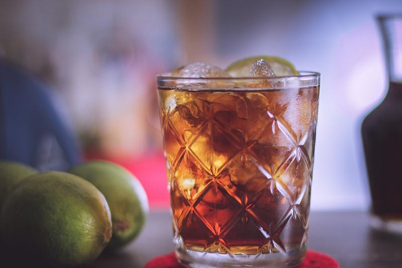 Cola vs whisky kaloryczność