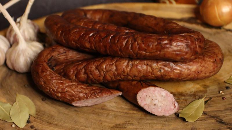 Kielbasa z ogniska – ile kalorii naprawdę kryje w sobie?