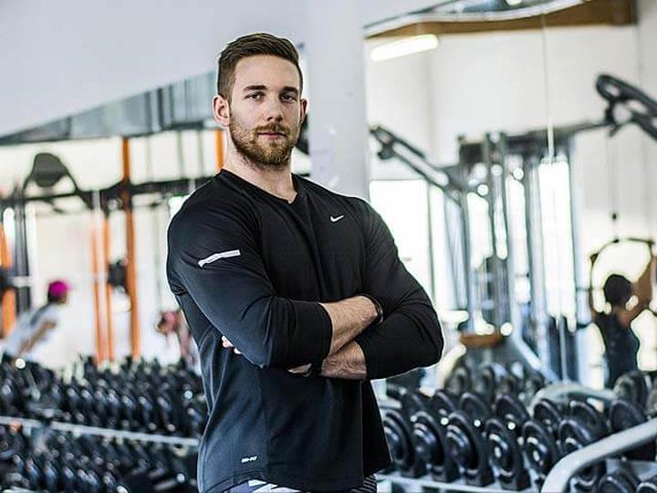 Wpływ lokalizacji na zarobki trenerów