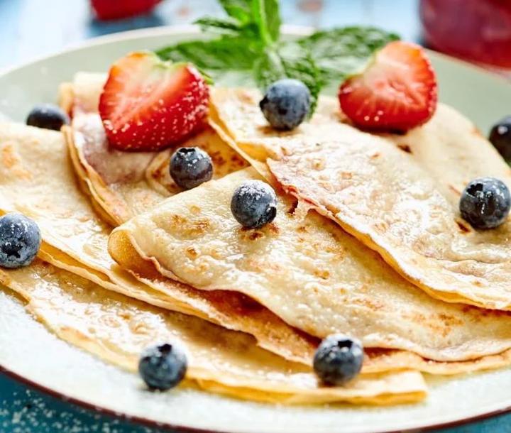 Ile kalorii ma naleśnik z dżemem? Poznaj wartości odżywcze i wagę tego przysmaku