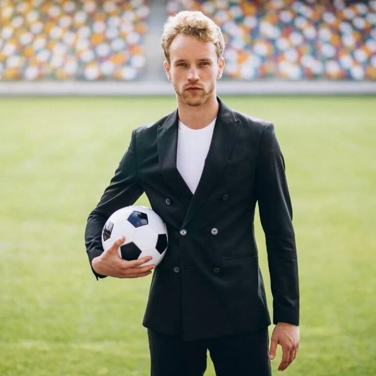 Jak krok po kroku zostać agentem piłkarskim i odnosić sukcesy w branży